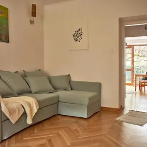 Stary Mokotow, Z Ogrodkiem Apartament